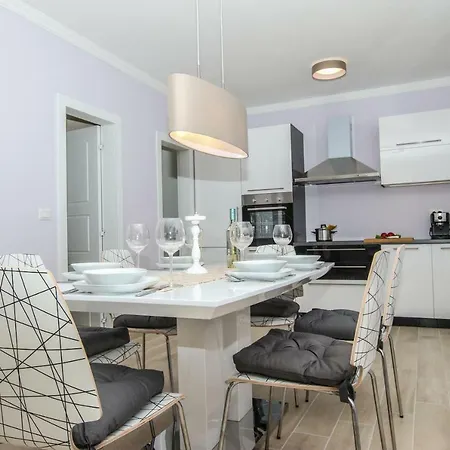 Albina Villa *